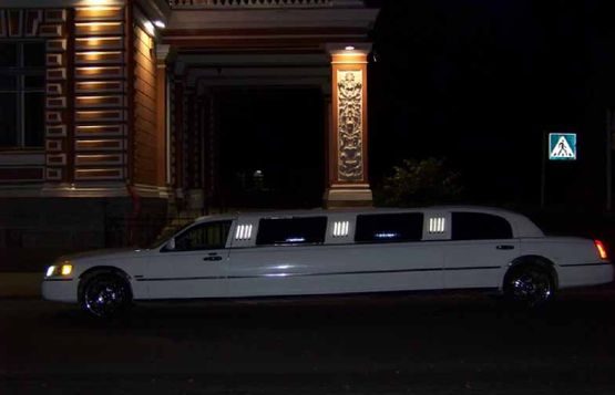 Hääkuljetus limusiinilla